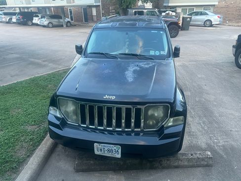 Used 2012 Jeep Liberty Limited Jet RWD image 6