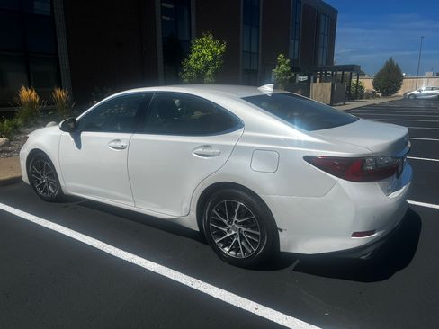 Used 2016 Lexus ES 350 w/ Luxury Package w/Wood Trim FWD image 4