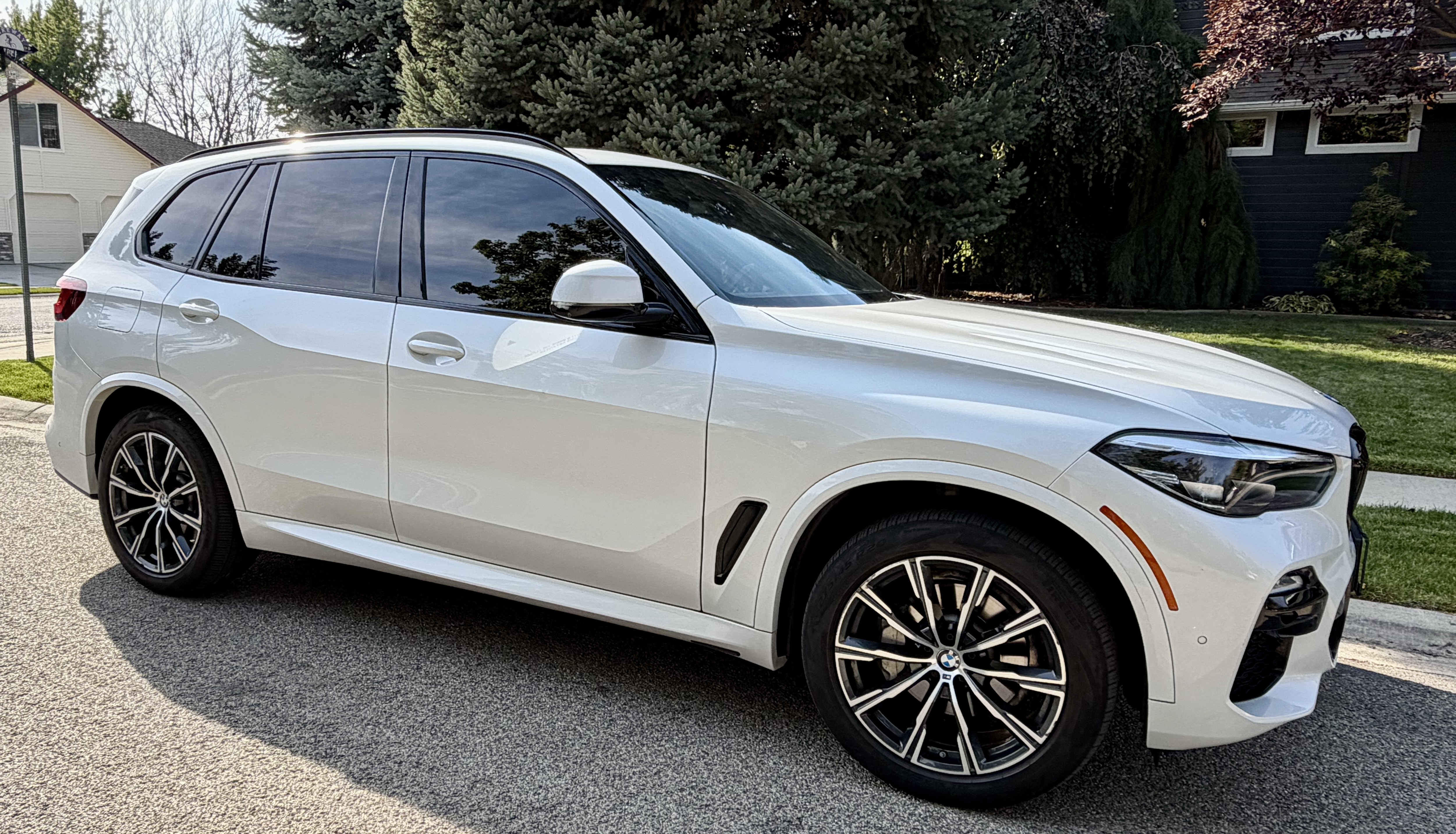 Used 2020 BMW X5 xDrive40i w/ M Sport Package AWD/4WD image 1