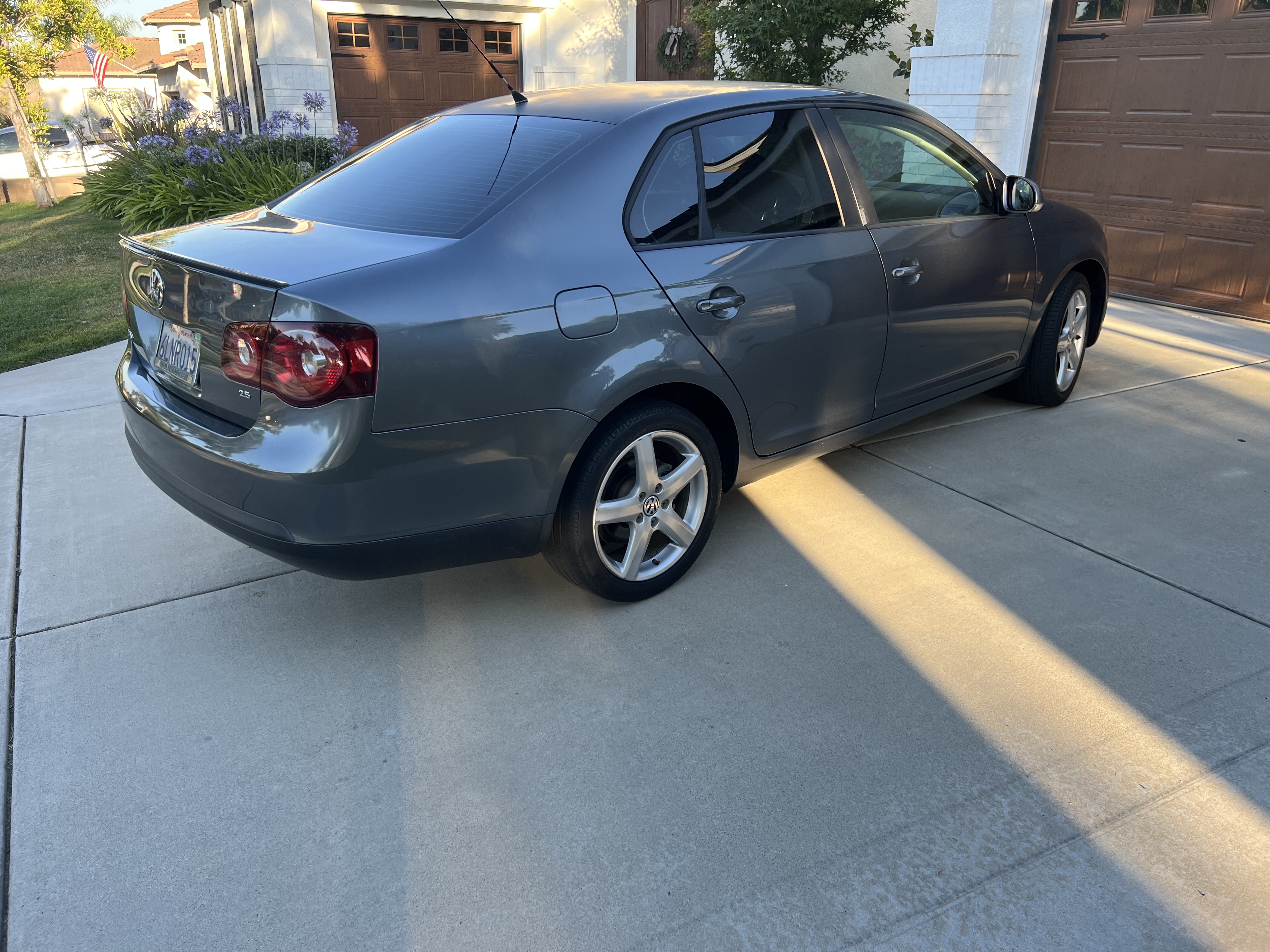 Used 2010 Volkswagen Jetta Limited Edition w/ California Edition Pkg FWD image 4