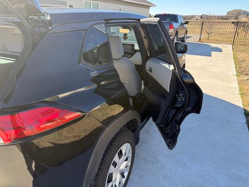 Used 2022 Toyota Corolla Cross L image 8