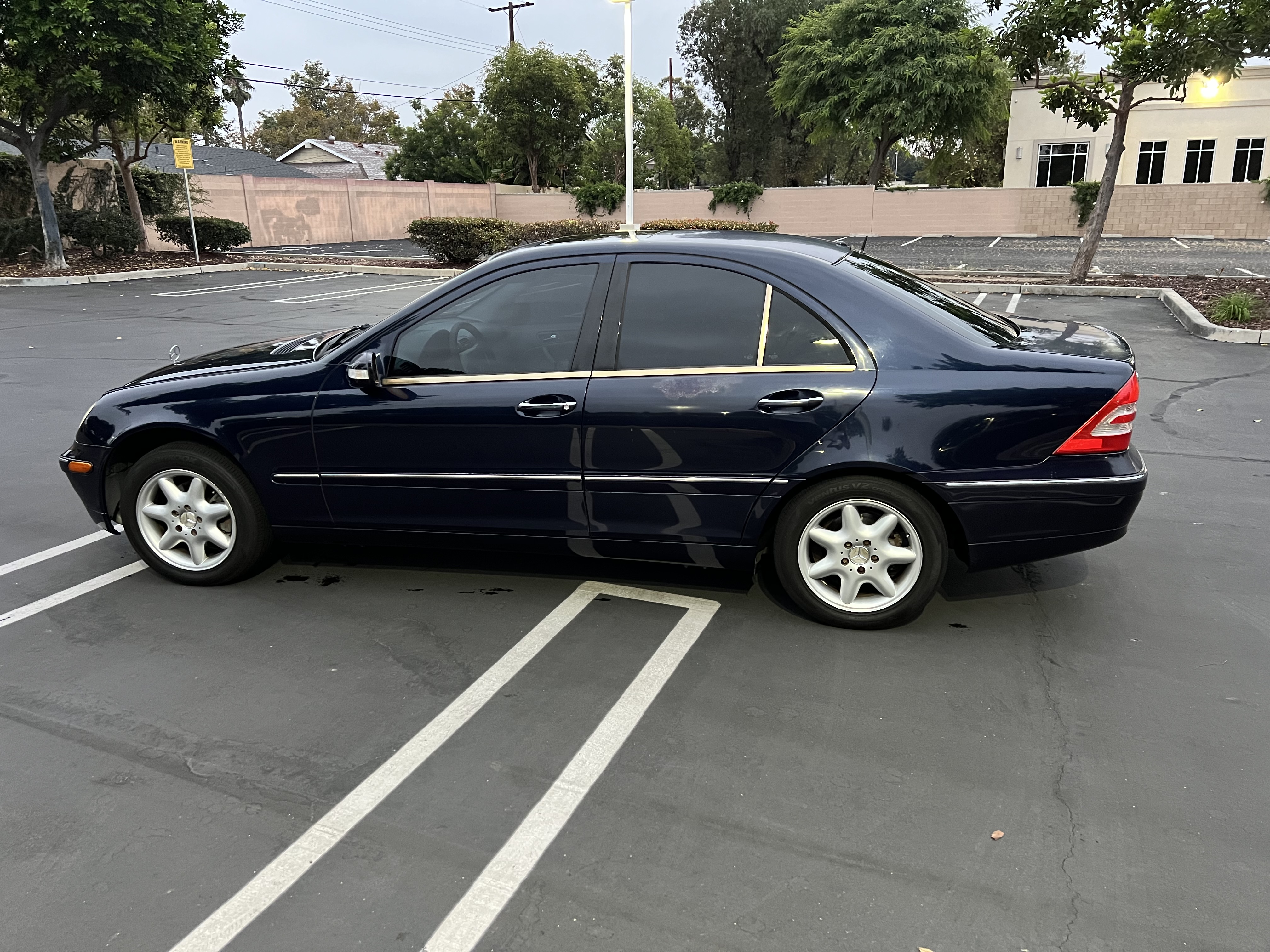 Used 2002 Mercedes-Benz C 240 Sedan image 4