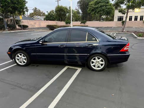Used 2002 Mercedes-Benz C 240 Sedan image 4