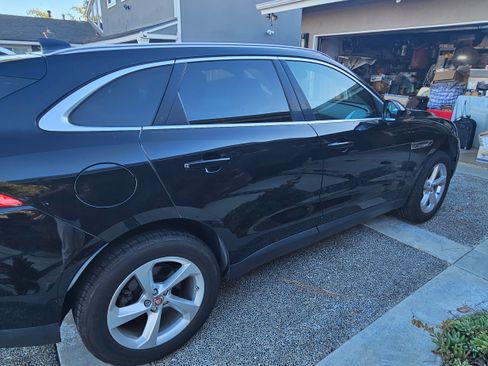 Used 2019 Jaguar F-PACE Premium image 4