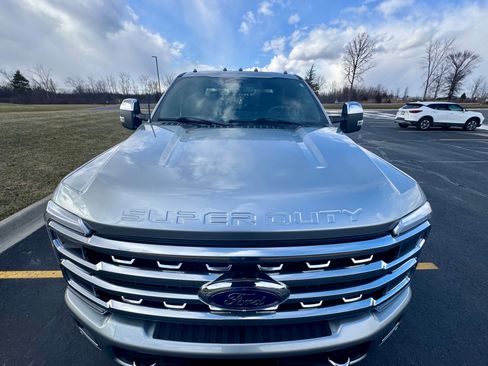 Used 2024 Ford F250 Platinum image 11