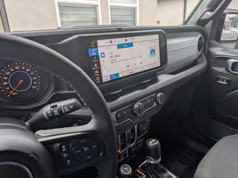 Used 2026 Jeep Wrangler Unlimited Sport image 12