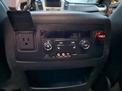 Used 2016 Chevrolet Suburban LTZ image 10