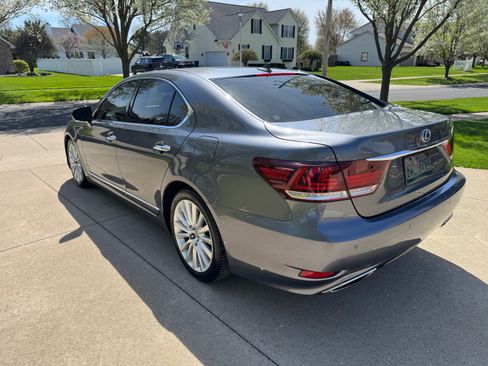 Used 2013 Lexus LS 460 AWD w/ Comfort Pkg image 9
