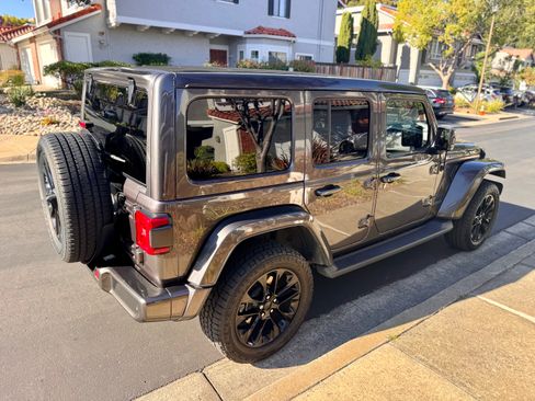 Used 2021 Jeep Wrangler Unlimited Sahara image 2