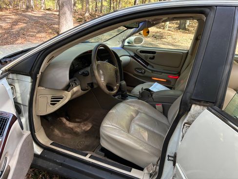 Used 1999 Oldsmobile Aurora Sedan 4D image 4