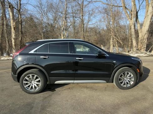 Used 2020 Cadillac XT4 Premium Luxury w/ Cold Weather Package AWD/4WD image 2