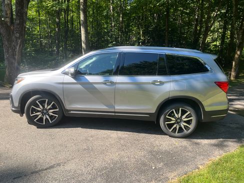 Used 2021 Honda Pilot Touring image 8
