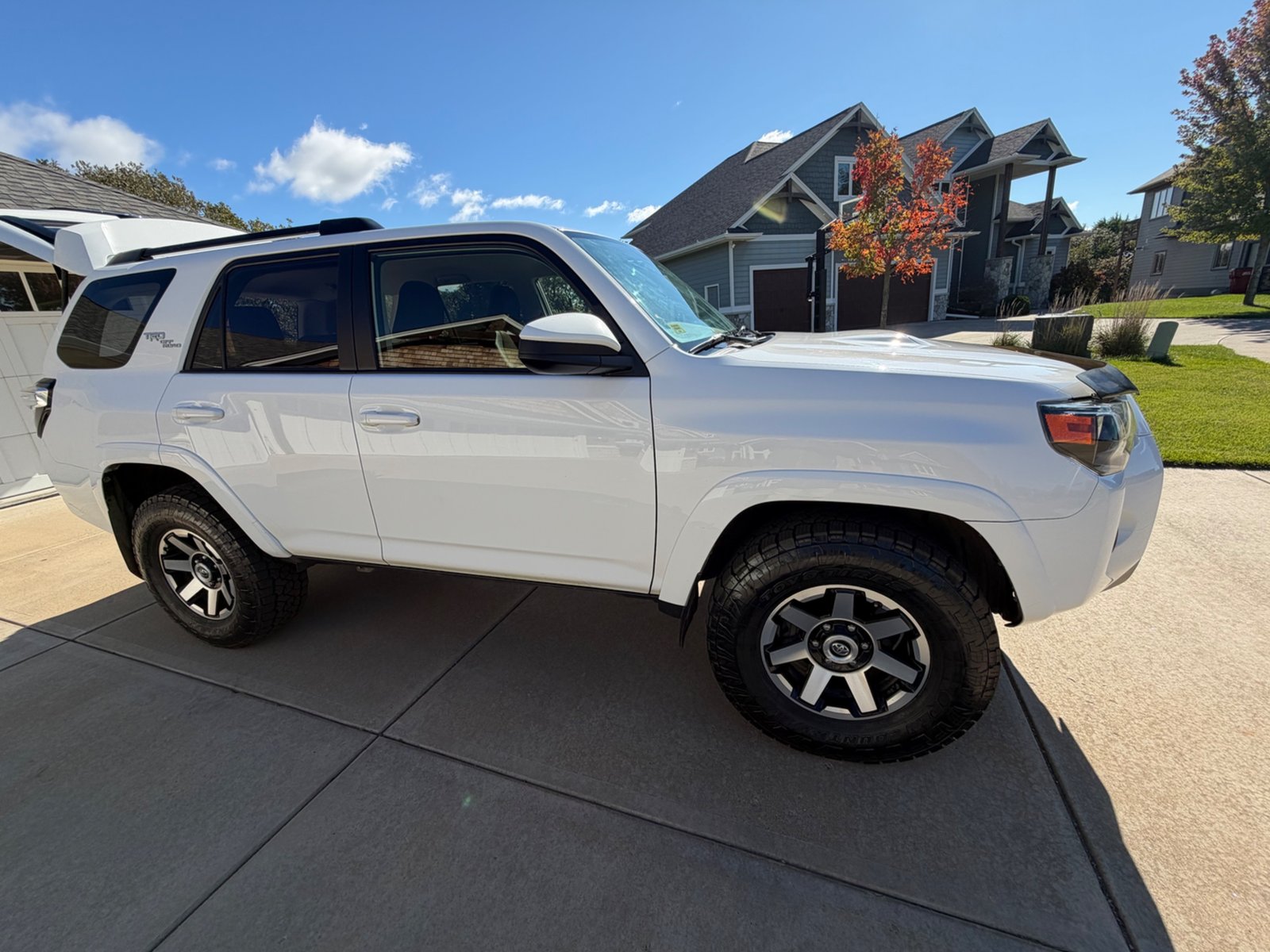 Used 2019 Toyota 4Runner TRD Off-Road AWD/4WD image 2