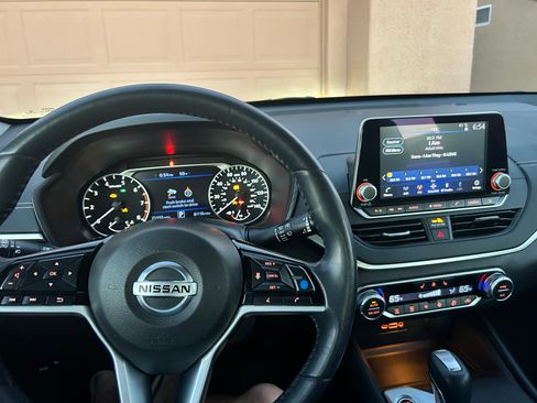 Used 2019 Nissan Altima 2.5 SV image 5