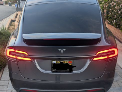 Used 2022 Tesla Model X image 5