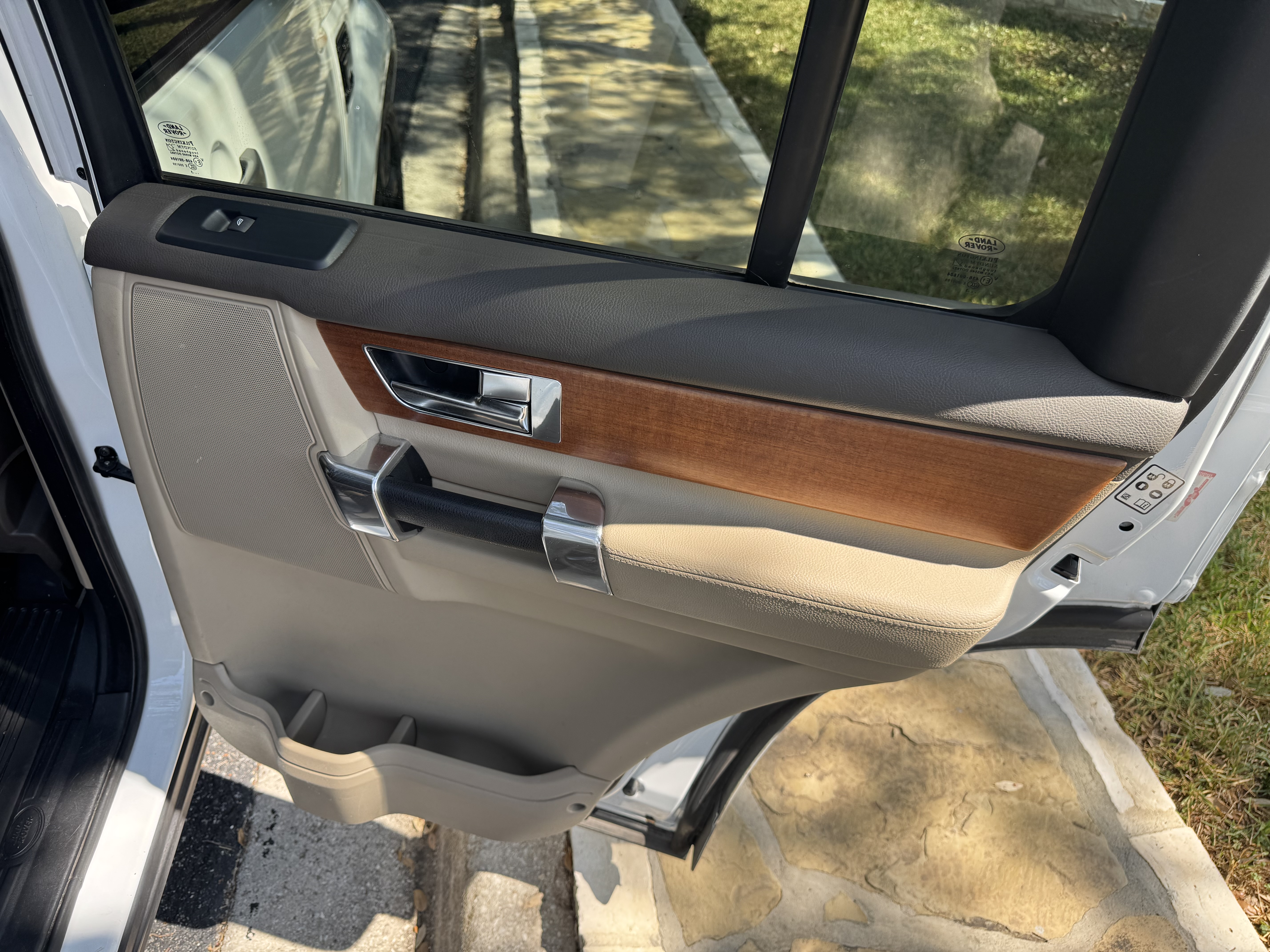 Used 2013 Land Rover LR4 HSE LUX AWD/4WD image 16