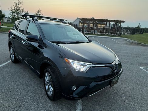 Used 2017 Toyota RAV4 Platinum FWD image 1