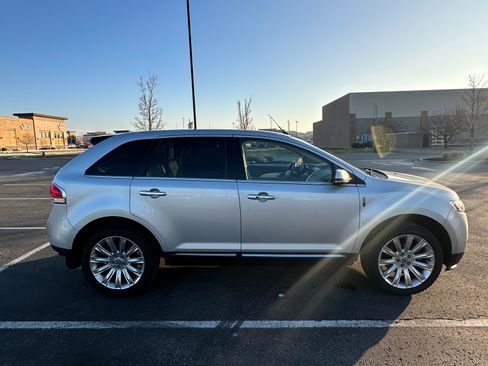 Used 2013 Lincoln MKX AWD image 11