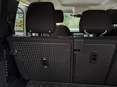 Used 2022 Land Rover Defender 110 image 8