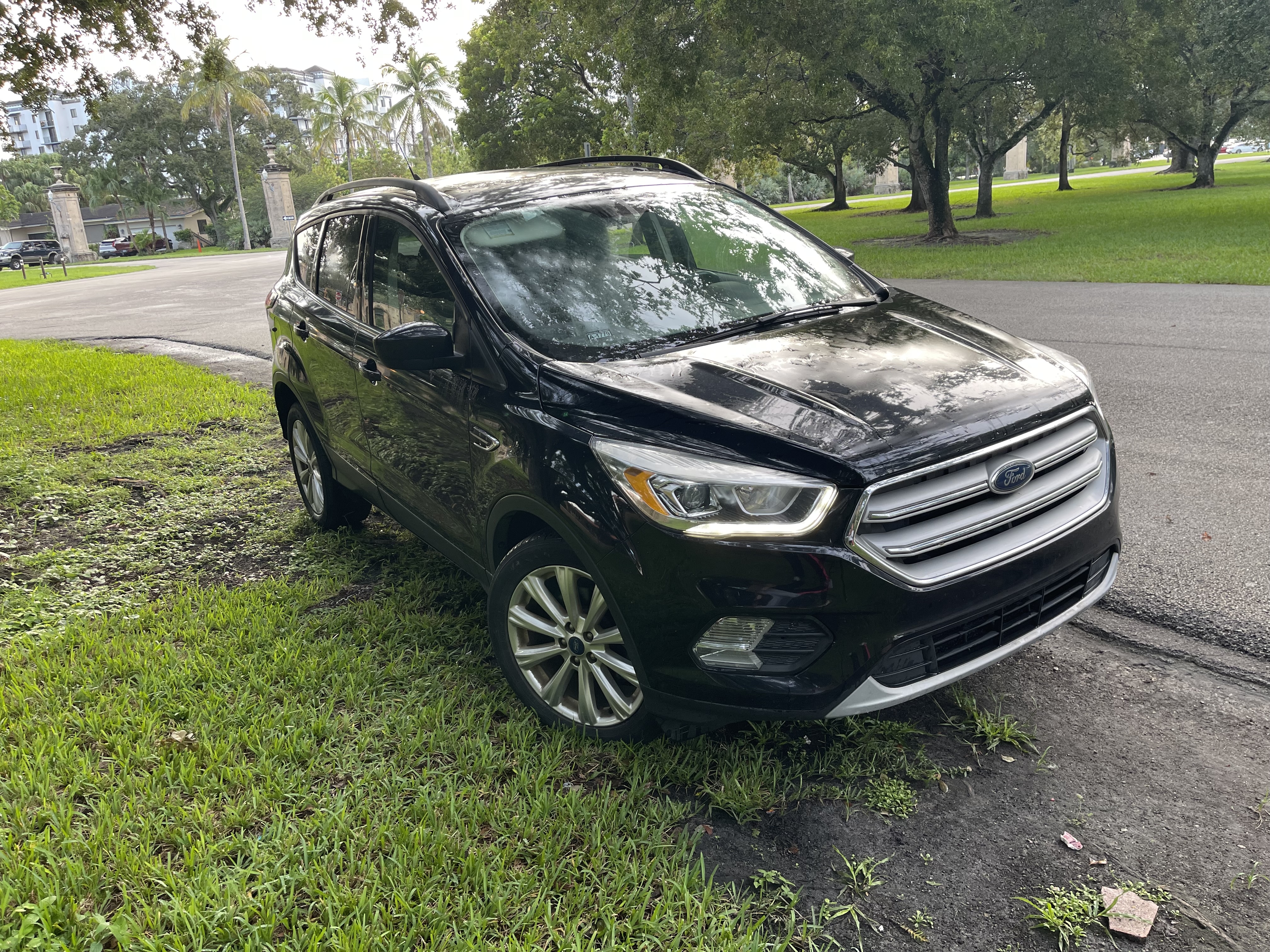 Used 2019 Ford Escape SEL FWD image 4