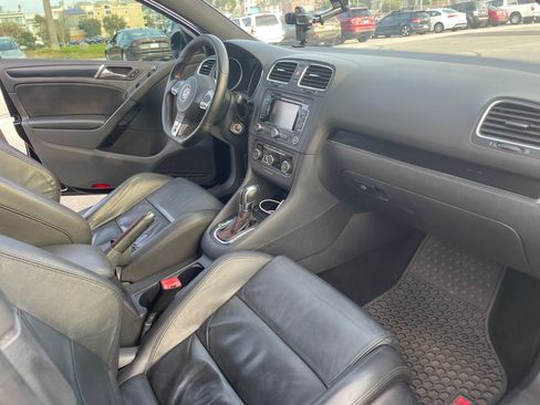 Used 2011 Volkswagen Golf 4-Door image 12