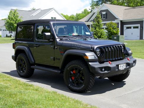 Used 2020 Jeep Wrangler Sport AWD/4WD image 5