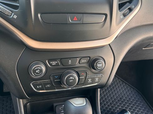 Used 2017 Jeep Cherokee Sport w/ Cold Weather Group image 2