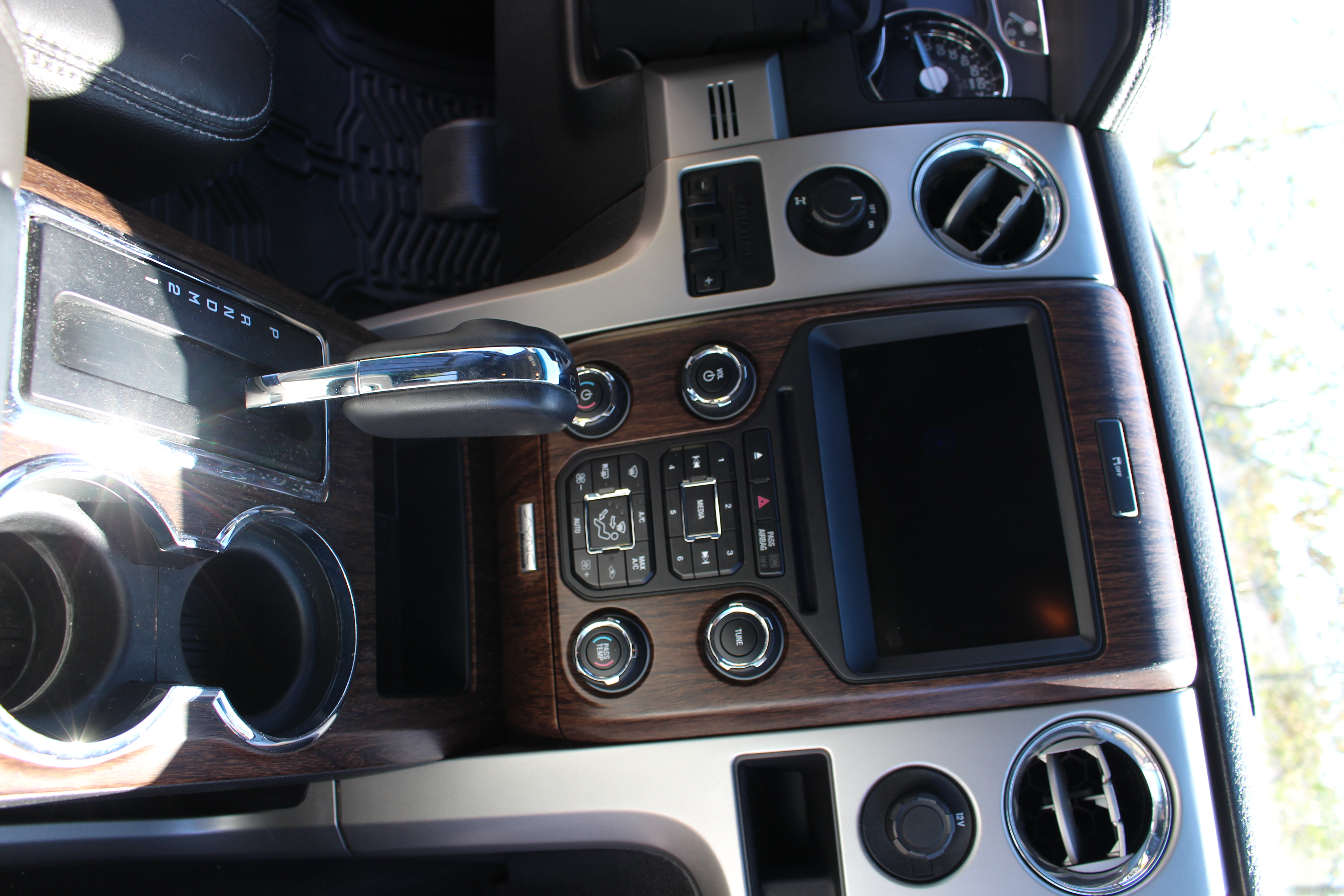 Used 2014 Ford F150 Lariat w/ Equipment Group 502A Luxury RWD image 17