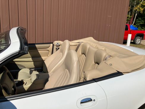 Used 1998 Jaguar XK8 Convertible image 10