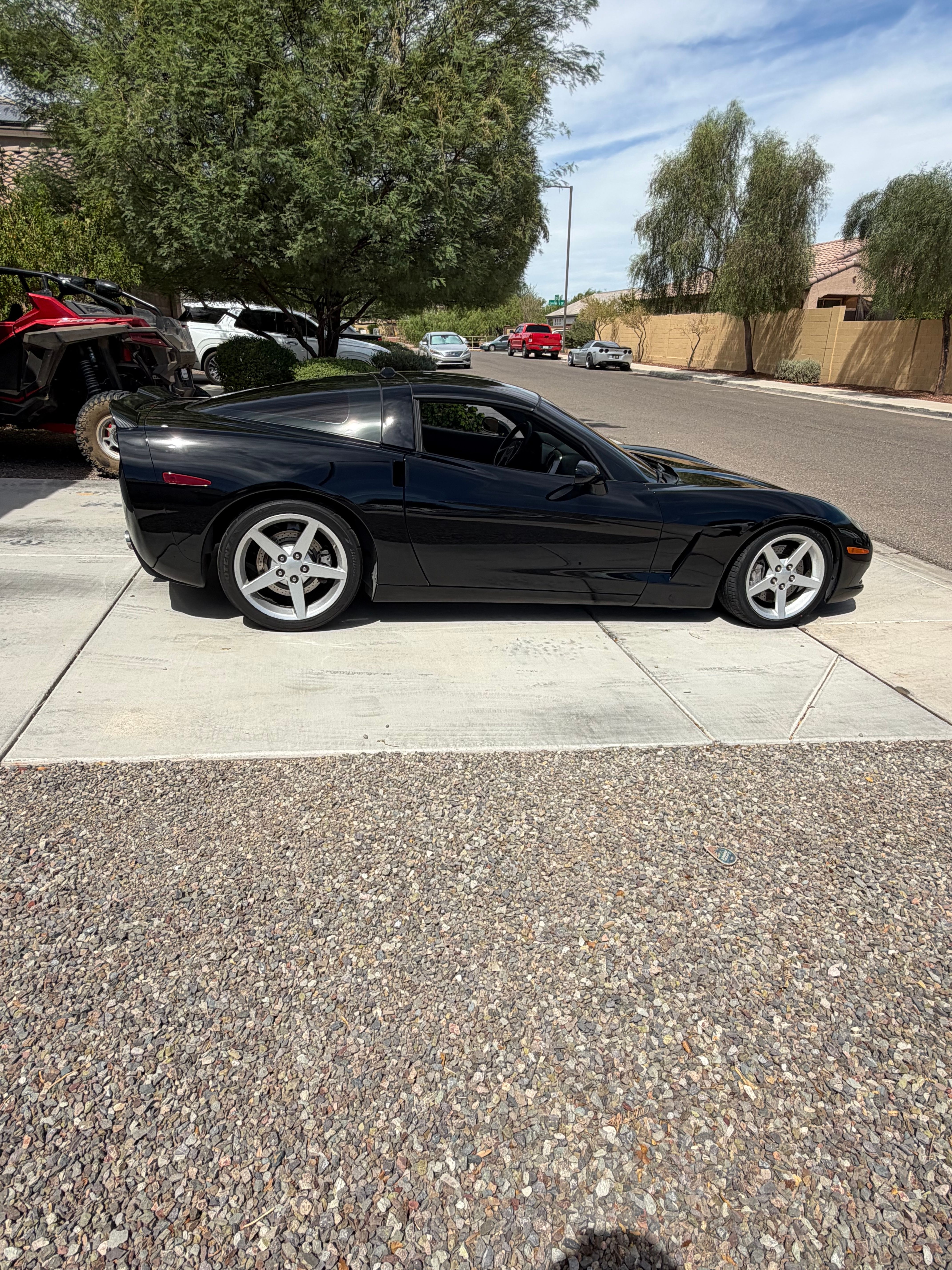 Used 2005 Chevrolet Corvette Coupe w/ Preferred Equipment Group RWD image 5