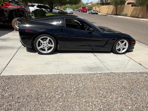 Used 2005 Chevrolet Corvette Coupe w/ Preferred Equipment Group RWD image 5