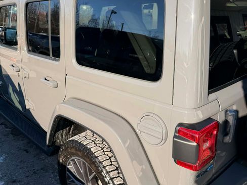 Used 2022 Jeep Wrangler Unlimited Sahara image 4