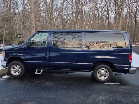 Used 2012 Ford E-150 and Econoline 150 Wagon w/ Interior Upgrade Pkg image 6