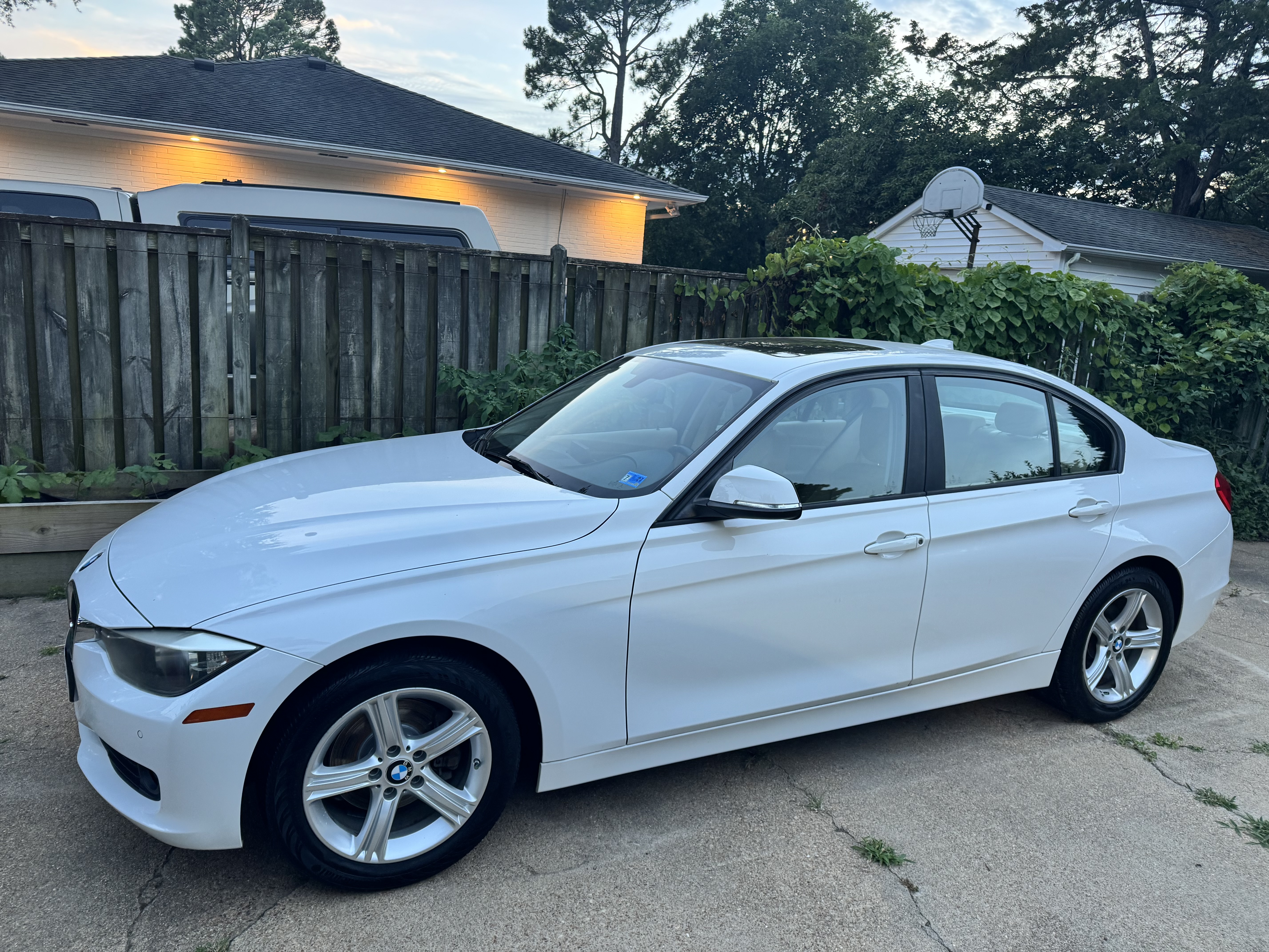 Used 2014 BMW 320i Sedan RWD image 1