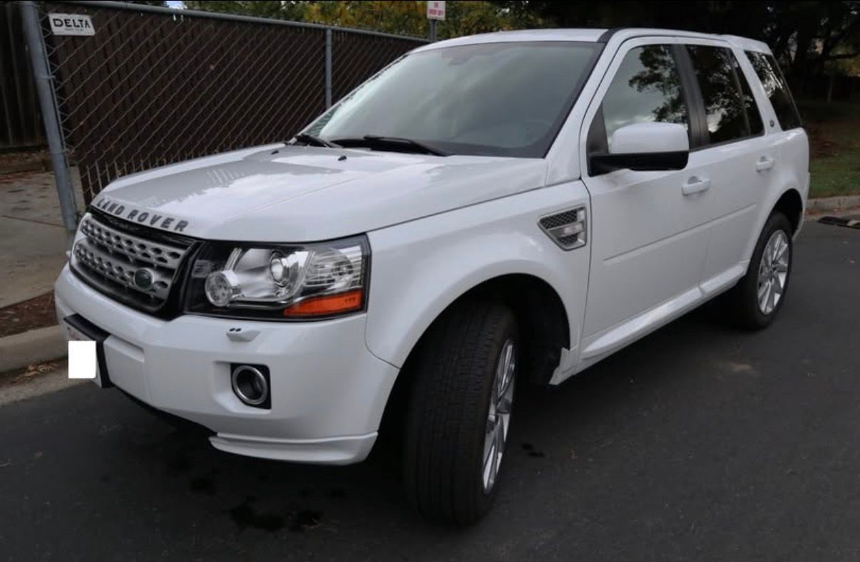 Used 2013 Land Rover LR2 HSE AWD/4WD image 5