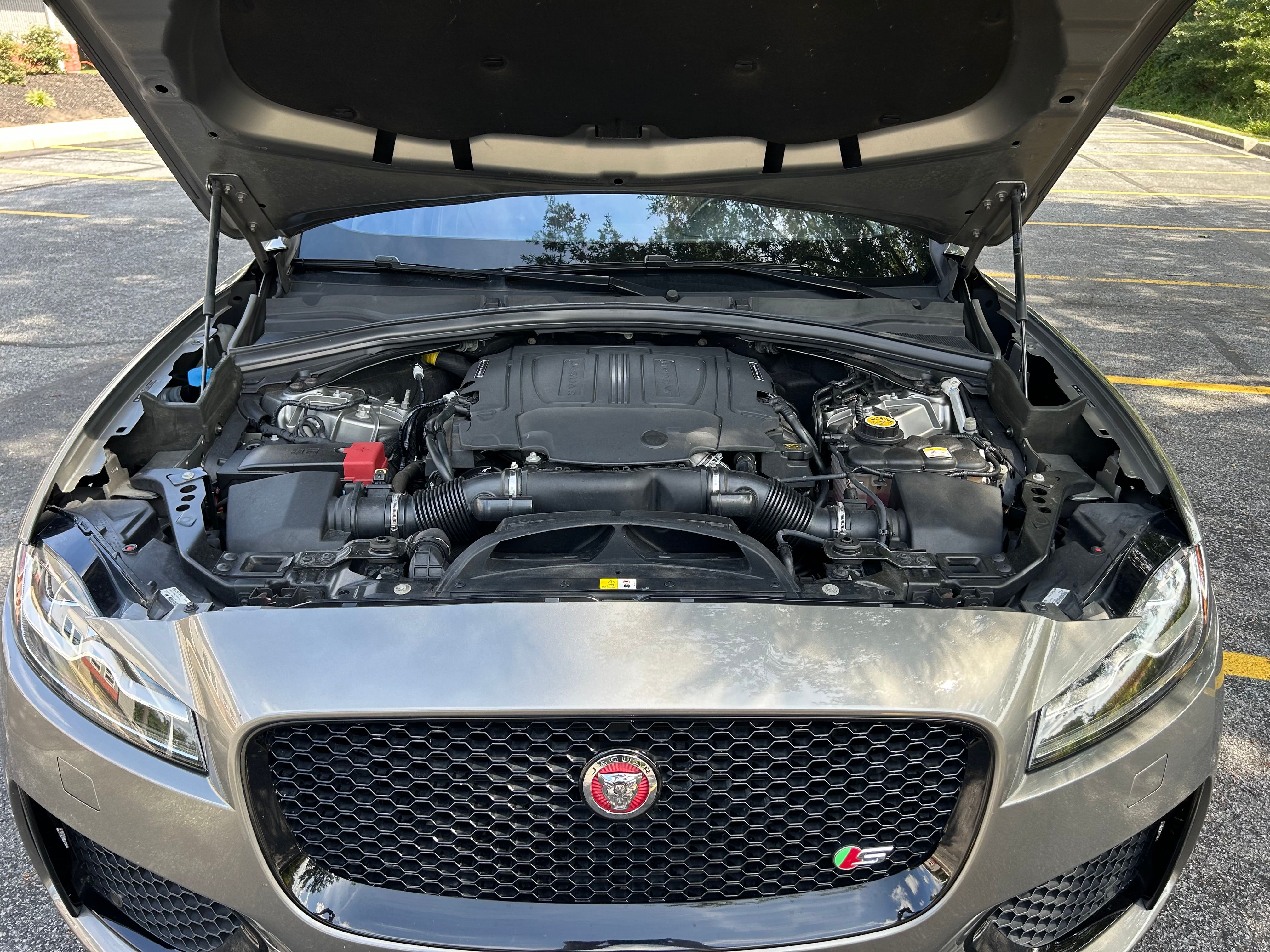 Used 2018 Jaguar F-PACE S AWD/4WD image 29
