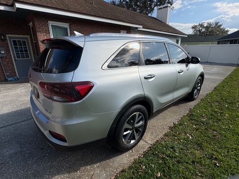Used 2019 Kia Sorento EX w/ EX Touring Package image 9