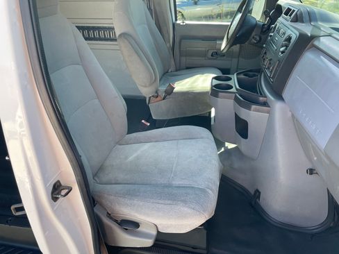 Used 2010 Ford E-250 and Econoline 250 image 9