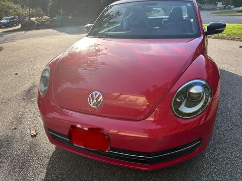 Used 2013 Volkswagen Beetle 2.0T FWD image 2