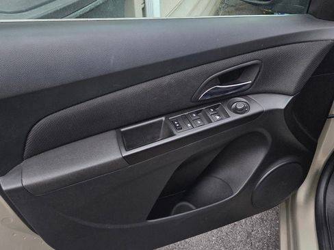 Used 2016 Chevrolet Cruze LT w/ Technology Package image 6