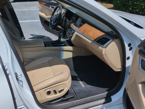 Used 2015 Hyundai Genesis 5.0 image 12