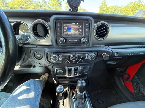 Used 2018 Jeep Wrangler Sport AWD/4WD image 19