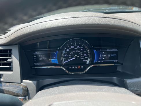 Used 2013 Lincoln MKS AWD image 12