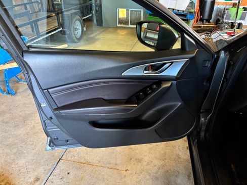 Used 2017 MAZDA MAZDA3 Touring image 11