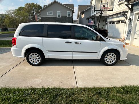 Used 2015 RAM C/V Tradesman image 8