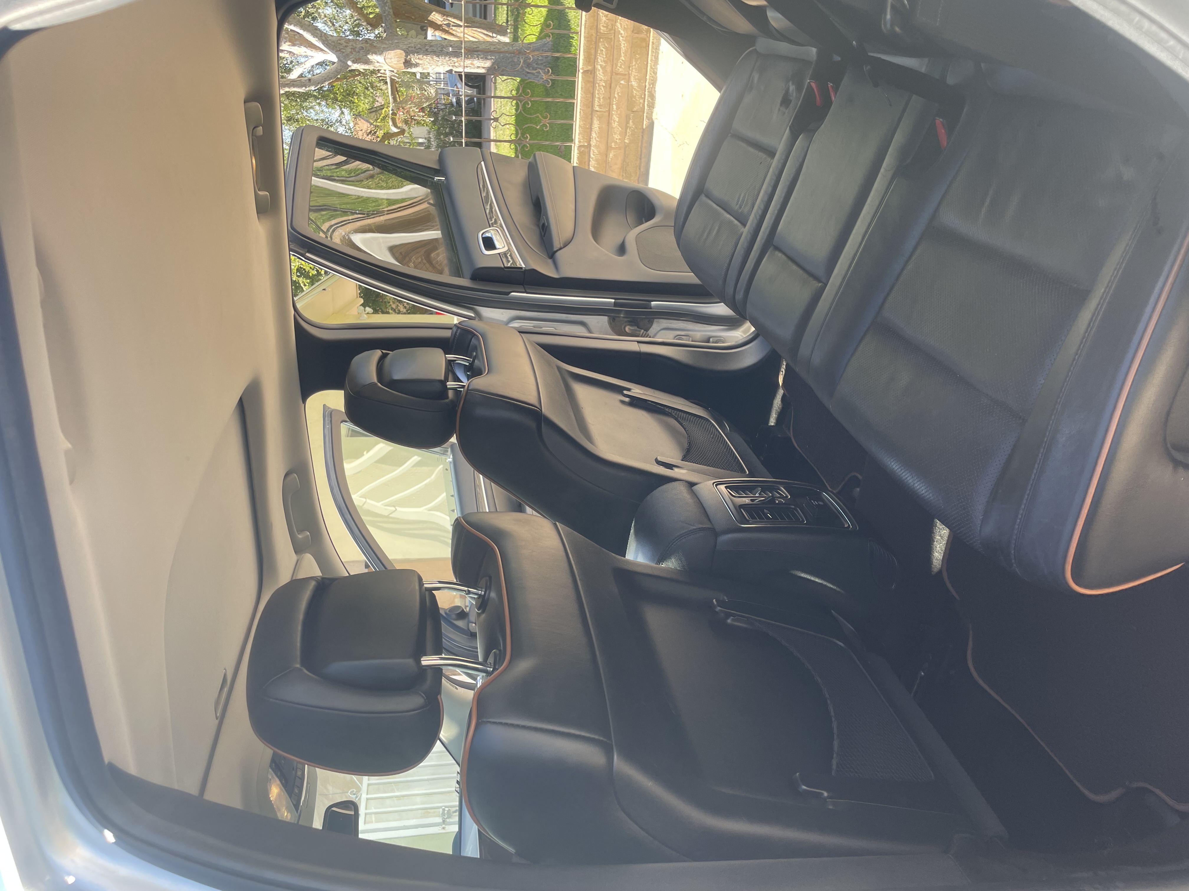 Used 2011 Jeep Grand Cherokee 70th Anniversary RWD image 4