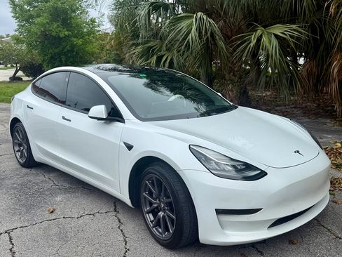 Used 2020 Tesla Model 3 Long Range image 6