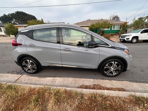Used 2020 Chevrolet Bolt Premier w/ Infotainment Package image 12