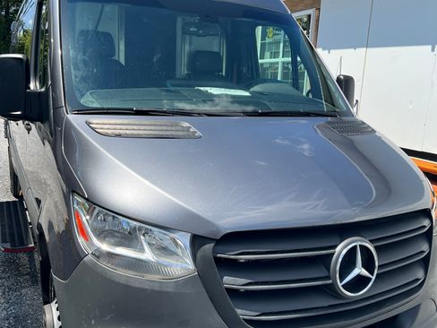 Used 2021 Mercedes-Benz Sprinter 4500 image 2