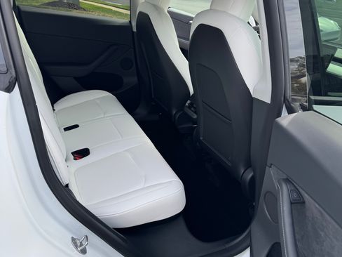 Used 2022 Tesla Model Y Performance image 15